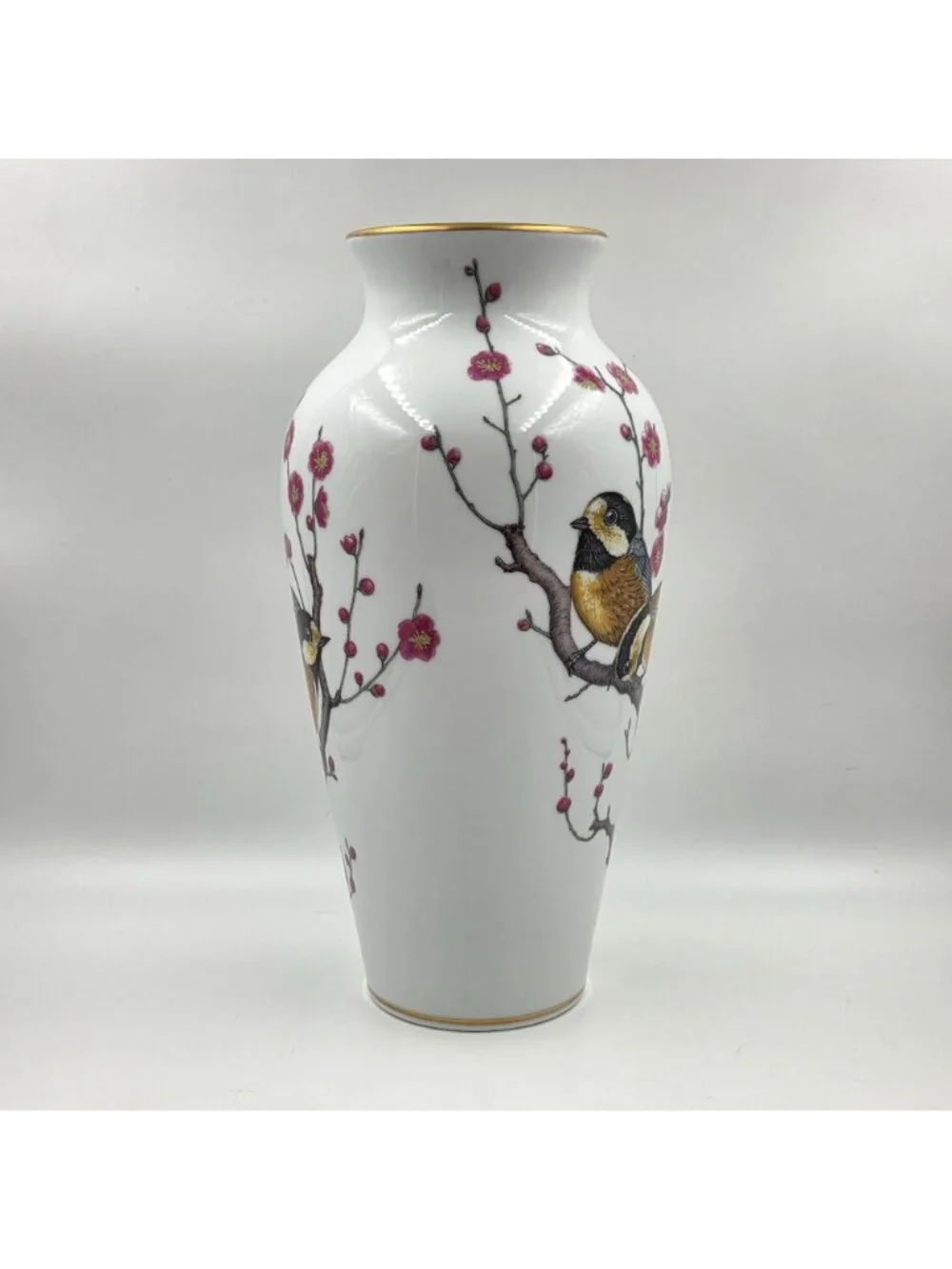 Franklin Mint Wild Birds by Ryu Heralds of Spring Chickadees Vase